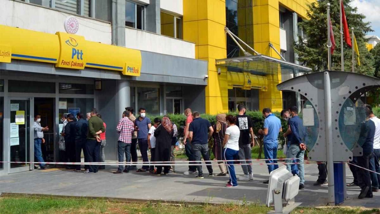 PTT’den Öğrencilere Zamlı Destek! 2.300 TL Hesaplara Yatıyor