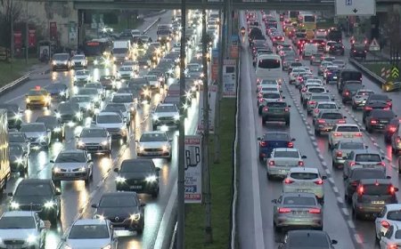 İstanbul’da Pazar Sabahı Trafik Felç! TEM Otoyolu’nda Yol Çalışması Yoğunluğu