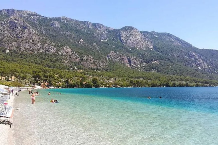 Ege’nin Saklı Güzelliği: Akbük Koyu Ziyaretçilerini Büyülüyor
